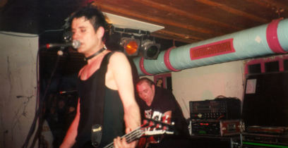 "Zimbl" (Markus Zimmer) und "Reb" (Michael Rebbig) beim THE BATES Konzert 1995 im JUZ Eschwege- Foto: Sascha Nölke